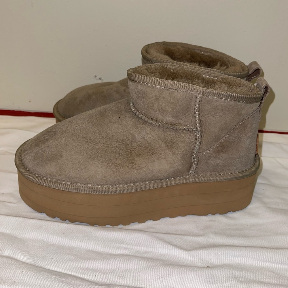 UGG Women's Classic Ultra Mini Platforms Burnt Cedar size 9